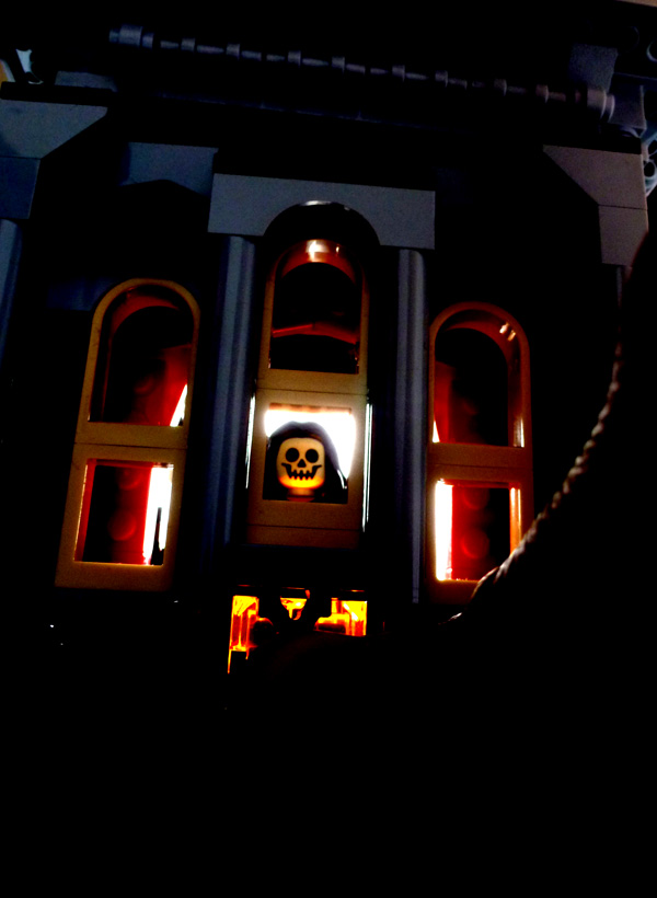 moc_hauntedhouse_36.jpg