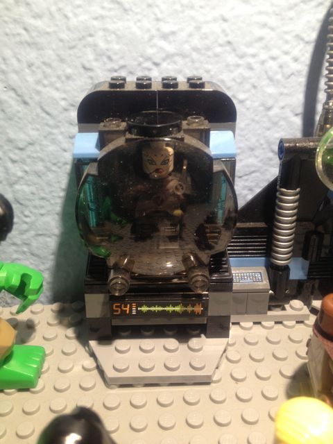 http://www.brickshelf.com/gallery/DarthPotato/MOCS/img_1061.jpg