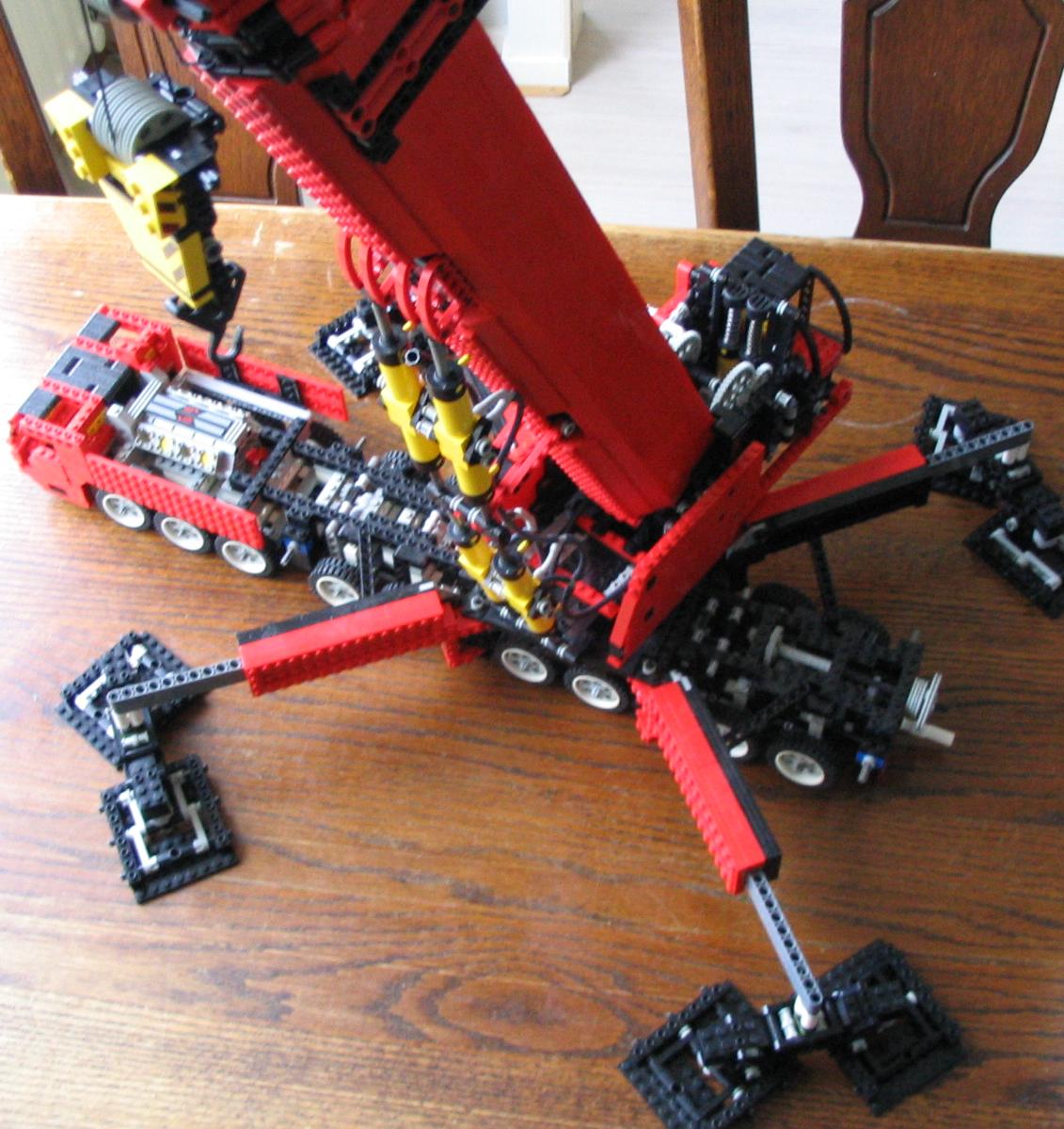 Erik Leppen's Demag AC700 9-Axle Mobile Crane - LEGO Technic