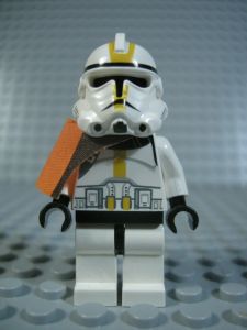 clone_trooper_yellow_pauldron_front.jpg