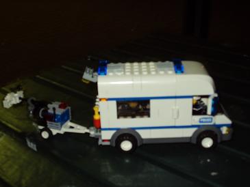 police_rescue_van_9.jpg