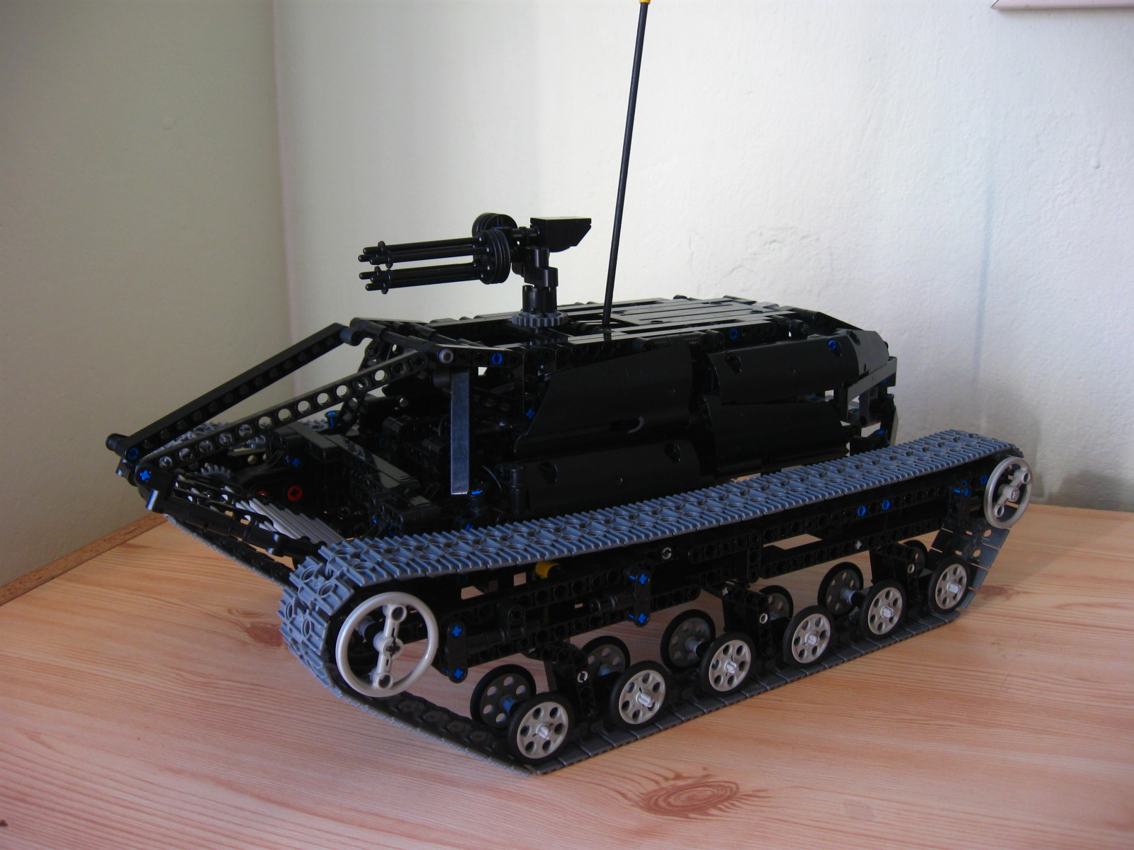 lego ripsaw tank