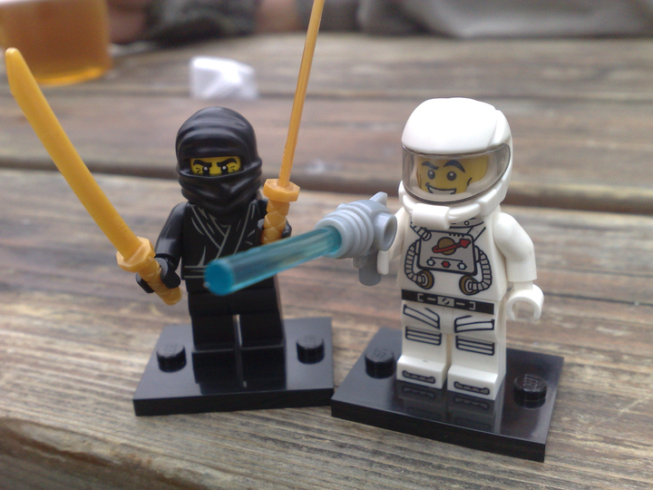 http://www.brickshelf.com/gallery/Zoot101/Minifigures/ninja_and_spaceman_minifigs.jpg