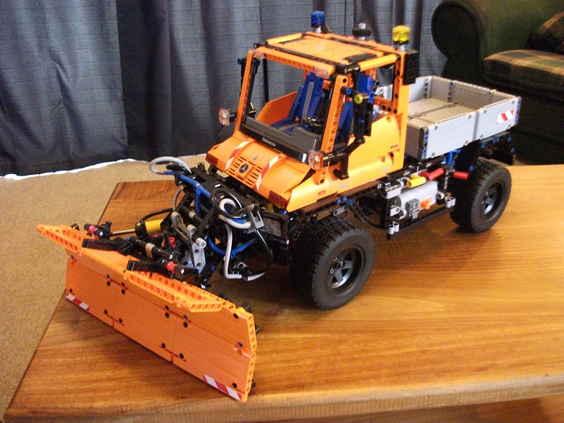 8110_mb_unimog_snow_plow.jpg