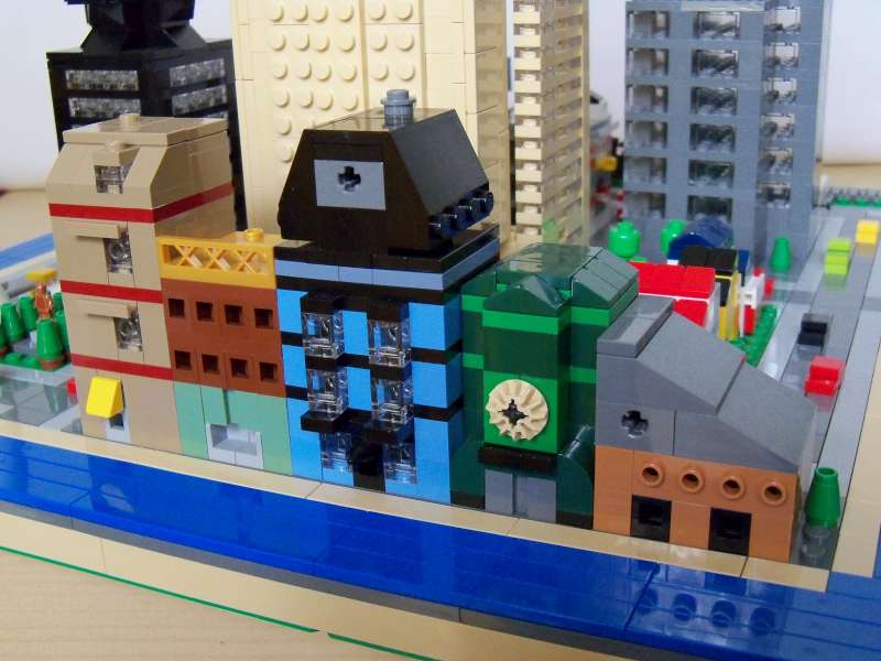 Custom Micro-Scale LEGO City! Bricksie Habitat 