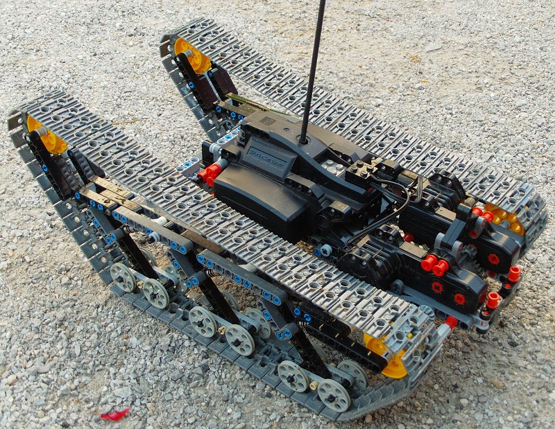 lego ripsaw tank