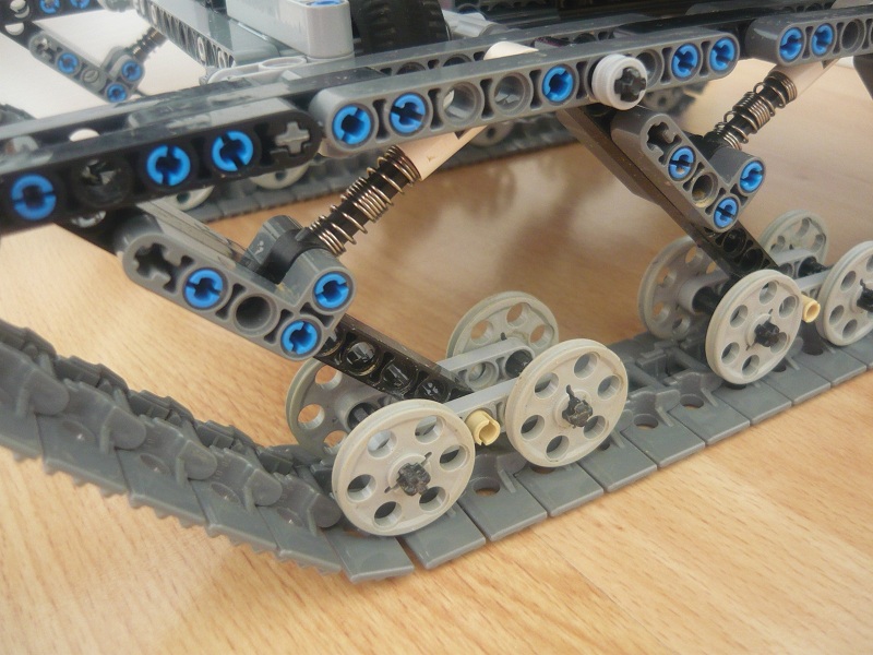 lego ripsaw tank