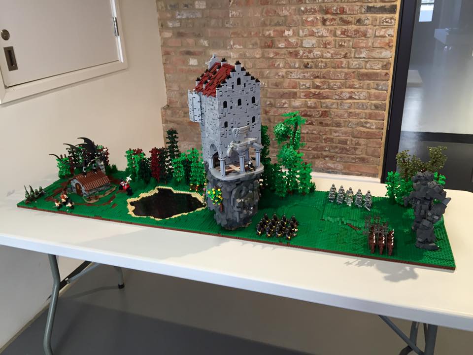 Brickshelf Gallery - castle_with_warhammer_theme.jpg