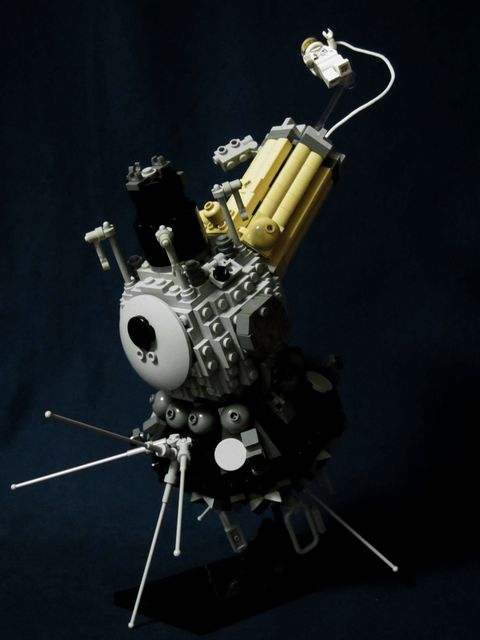 voskhod-spaceship-03-05-eva.jpg