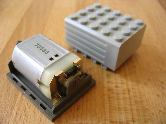 connecting Lego dacta 9751(Interface B lab) to Whadda/OWI robot arm?