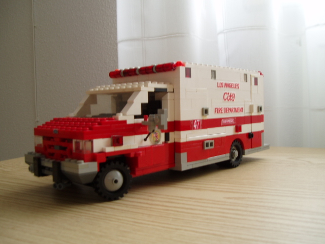 LDD MOC : Ford E350 Ambulance - LEGO Town - Eurobricks Forums