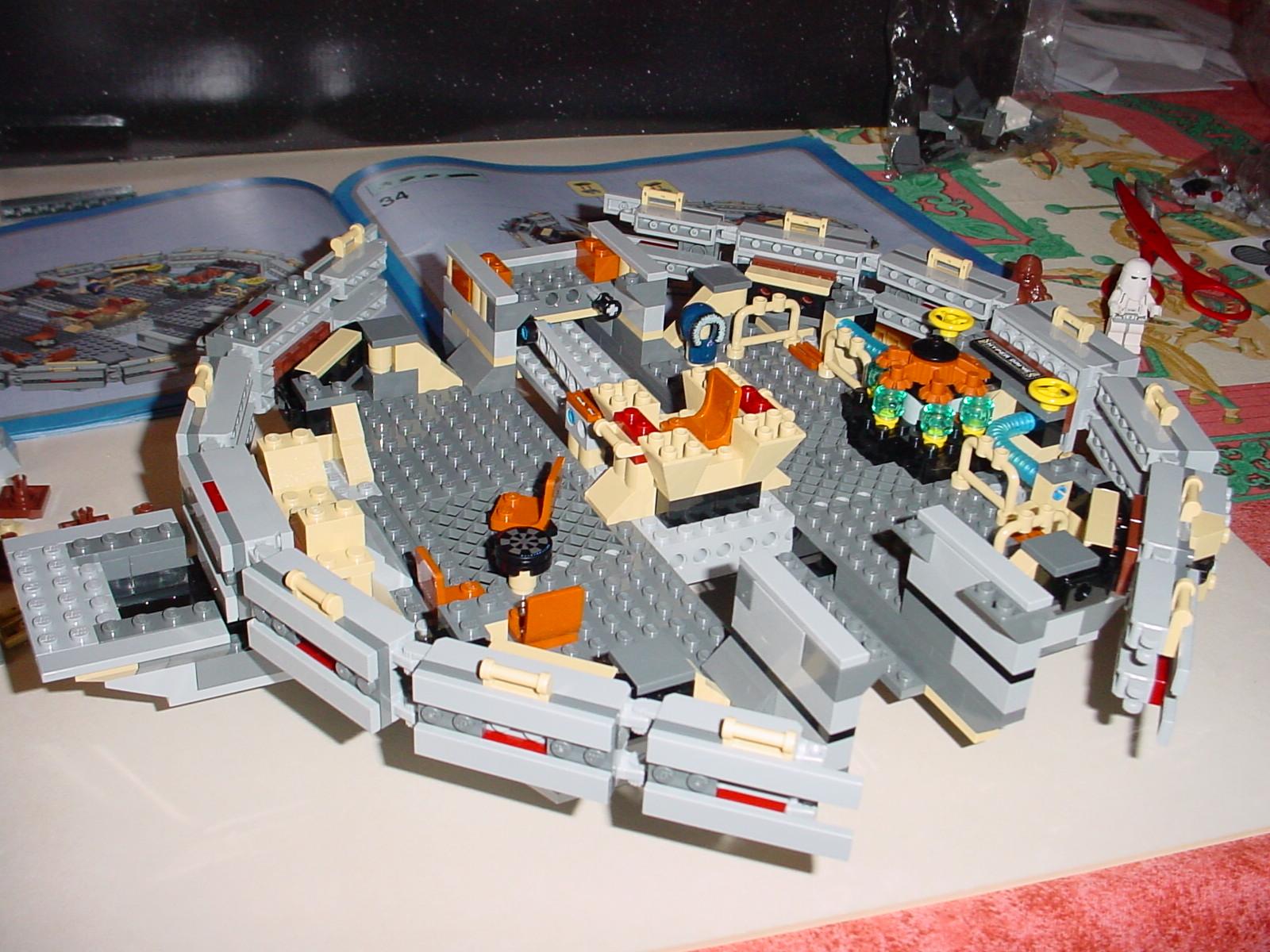 Brickshelf Gallery - millennium_falcon_09.jpg