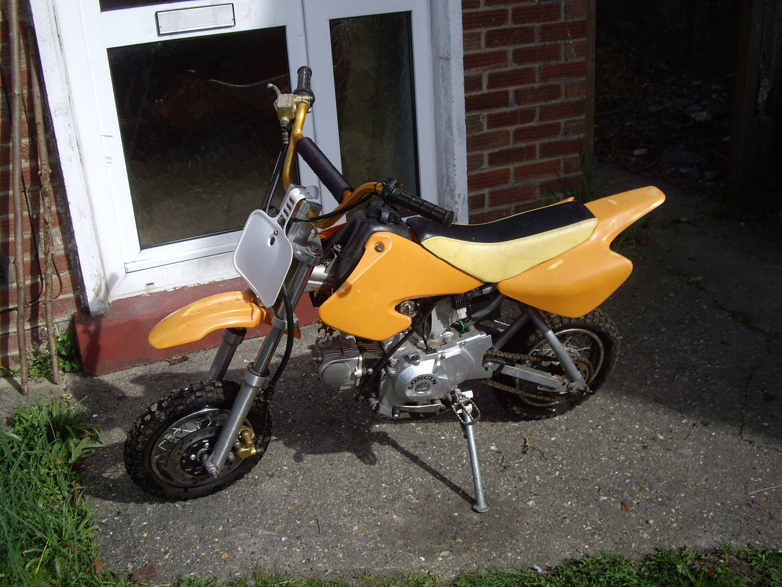 110cc LONCIN PIT BIKE... Runs Well, need a bit of work, 10 hours of use ...