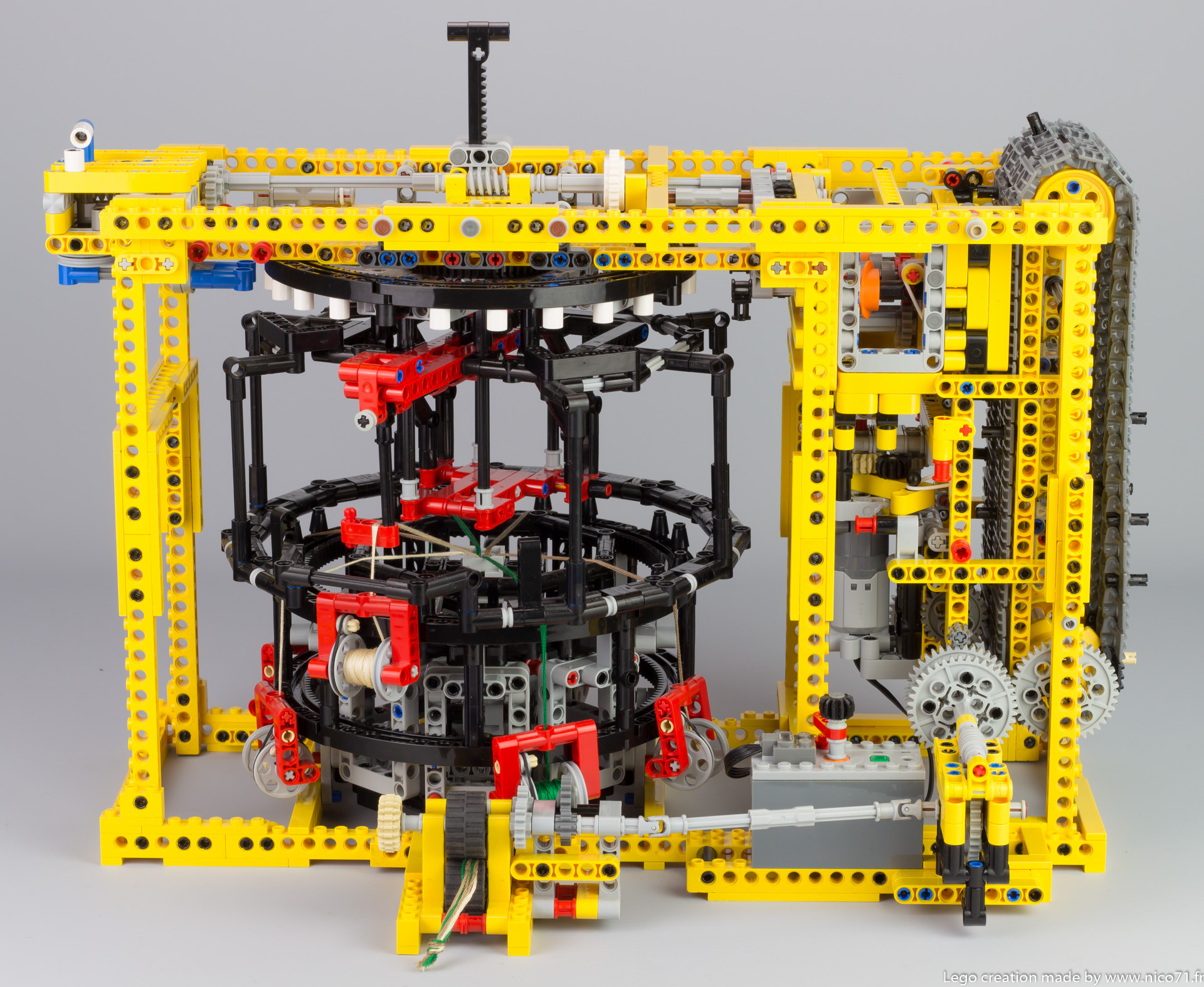 Brickshelf Gallery - lego-technic-kumihimo-braiding-machine-2.jpg