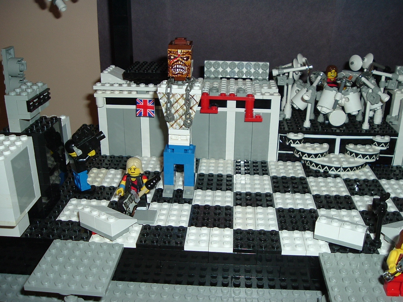 Brickshelf Gallery - eddie_standing_by_dave_murry.jpg