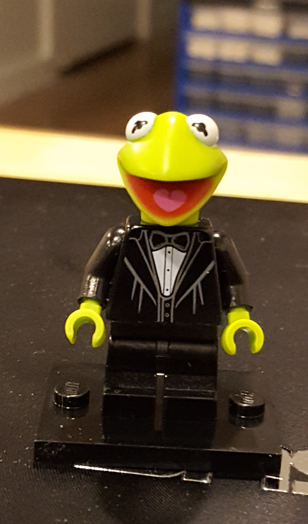 kermit_spy_muppet.png