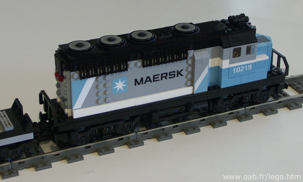 lego-maersk-10219.jpg